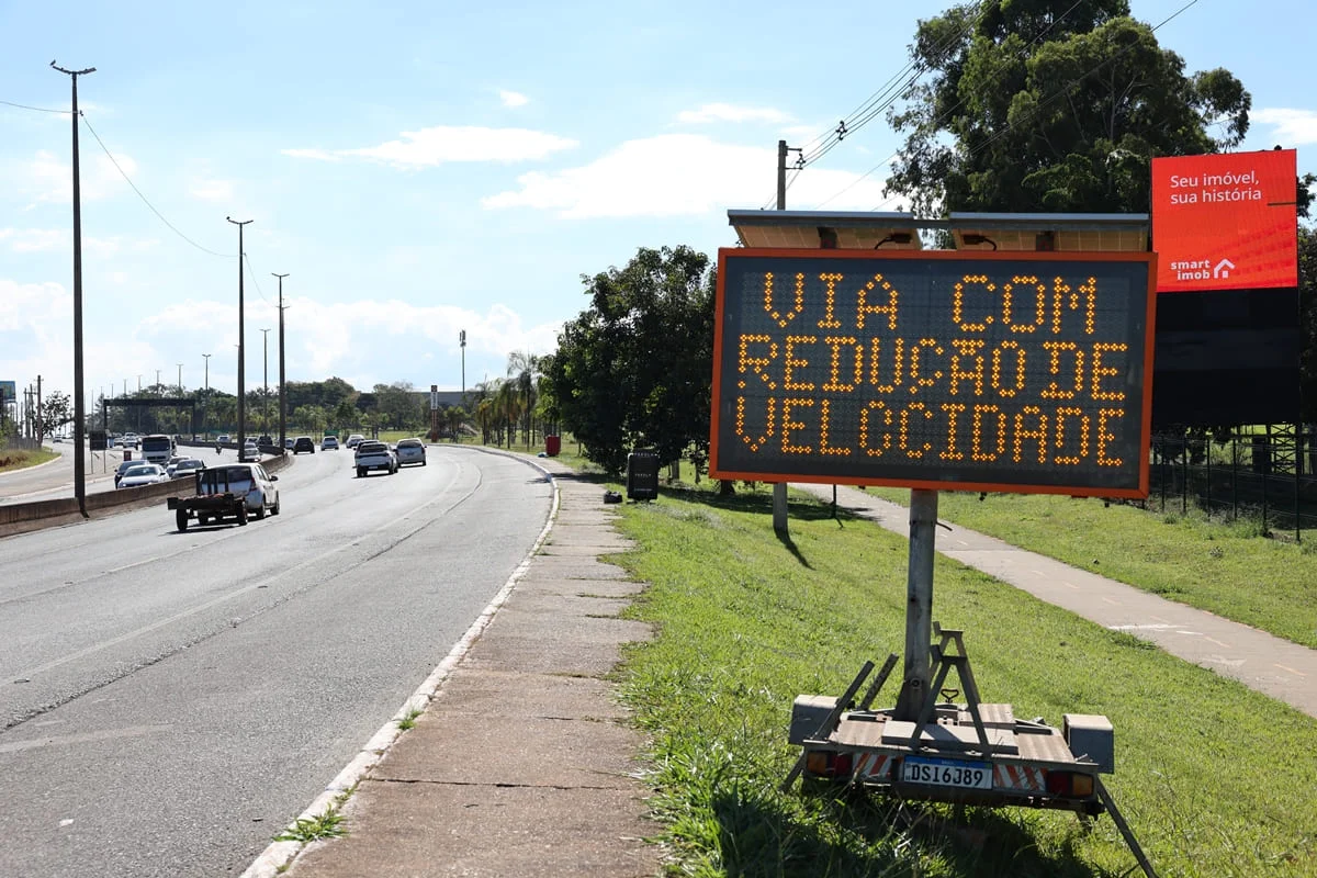 Celina Leão Suspende Semáforos na Via de Acesso à Ponte JK