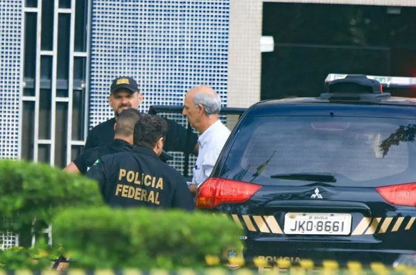 Arruda, Agnelo e Filippelli são presos pela Polícia Federal