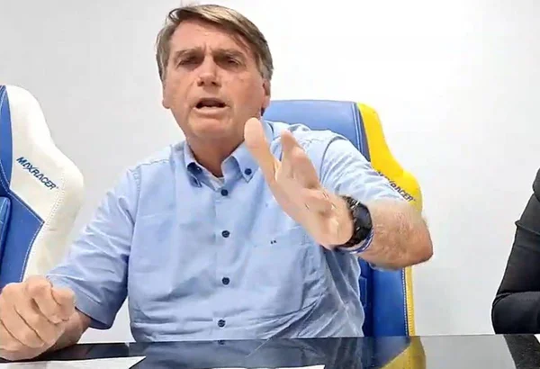 Bolsonaro fala em “importância” da escolha e ataca Lula: “Picareta”