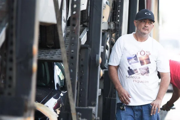 Motoristas alertaram caminhoneiro na Epia: “Sai, tá pegando fogo!”