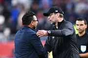 Antonio Mohamed cumprimentando Klopp no Mundial de Clubes