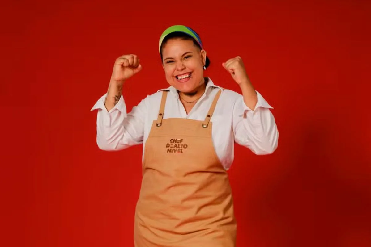 Vitória Cruz, 27 anos, amadora, é natural de Itaboraí (RJ), mixologista e bartender há oito anos, especialista em cachaças e estudante de gastronomia Vitória Cruz, 27 anos, amadora, é natural de Itaboraí (RJ), mixologista e bartender há oito anos, especialista em cachaças e estudante de gastronomia