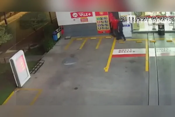 assalto a posto de gasolina em São Paulo