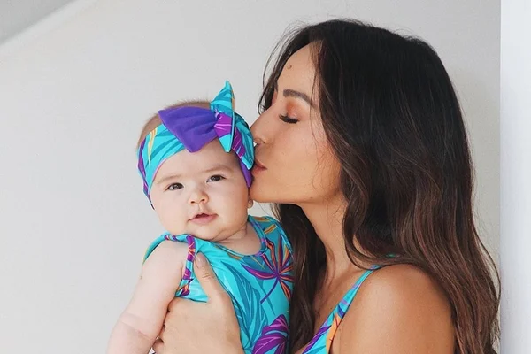 Vídeo. Sabrina Sato encanta fãs ao mostrar Zoe se divertindo em ofurô