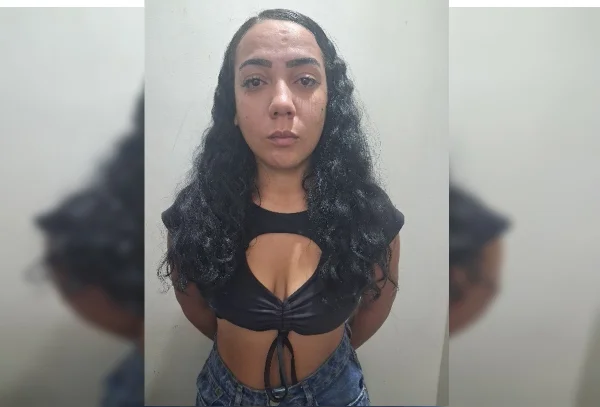 Mulher que deu golpe do “Boa noite, Cinderela” em policiais é presa