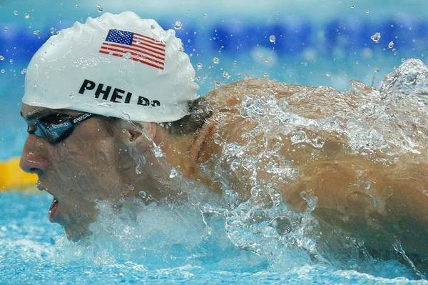 Mais lento que brasileiro de 18 anos, Phelps fica fora de final nos EUA