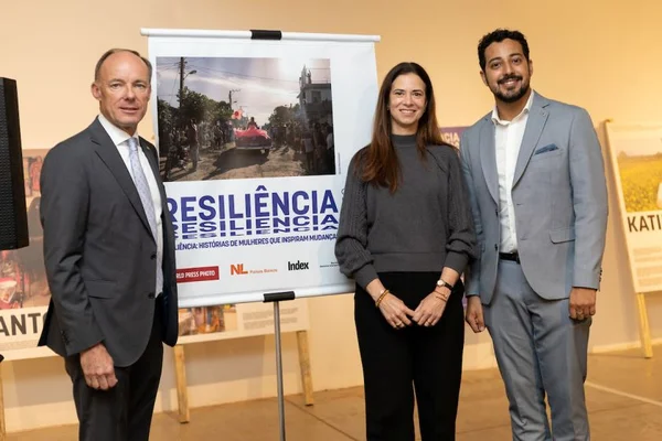 Evento marca abertura de mostra fotográfica sobre resiliência feminina