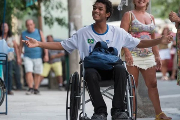 Juan Paiva vive o Wesley de Totalmente Demais
