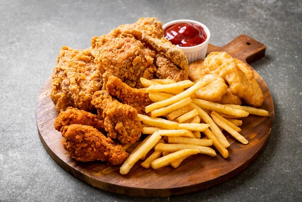Prato com batata frita e coxinha de frango - Metrópoles