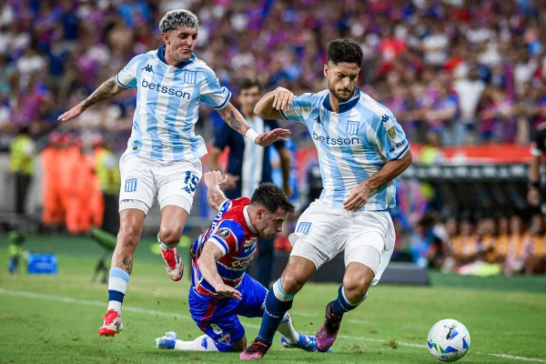 Imagem colorida de Racing e Fortaleza - Metrópoles