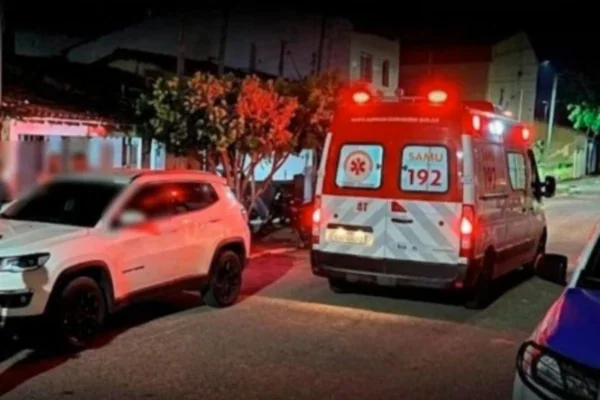 Imagem colorida, viatura do Samu- Metrópoles
