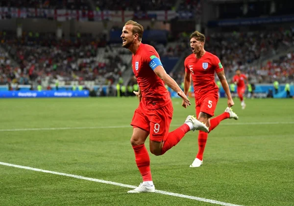 Emocionado, Harry Kane celebra dois gols e vitória da Inglaterra