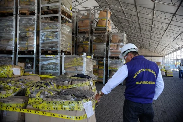 Servidores federais discutem greve unificada por reajuste salarial