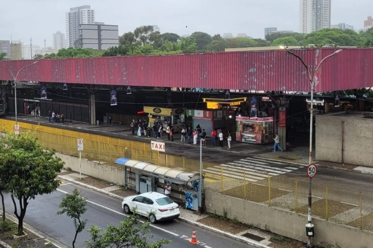 TRE determina 100% da frota, mas eleitores denunciam demora de ônibus em SP - imagem 5 TRE determina 100% da frota, mas eleitores denunciam demora de ônibus em SP - imagem 5