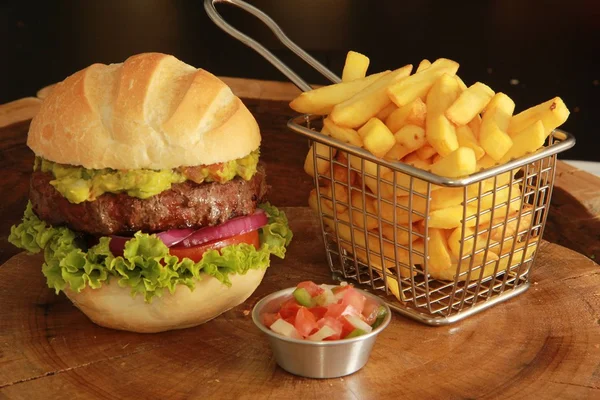 Detroit Steakhouse renova o menu e lança hambúrguer vegano