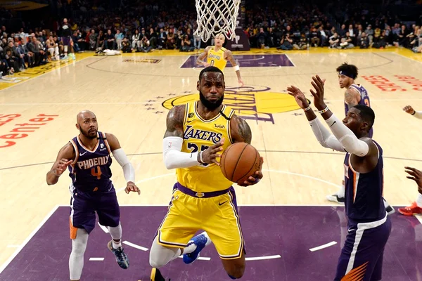 Líderes, Lakers e Bucks vencem em casa na rodada da NBA