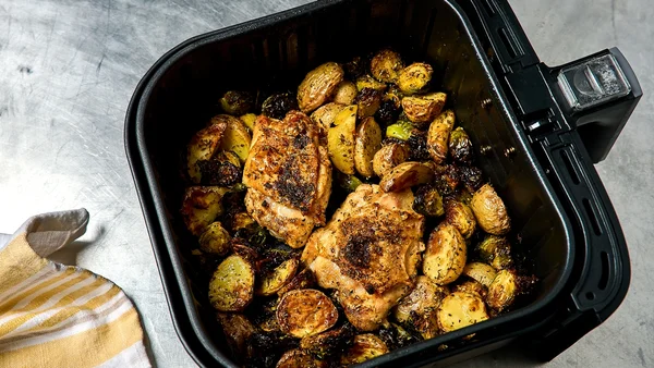 Peito de frango na airfryer suculento e dourado em poucos minutos