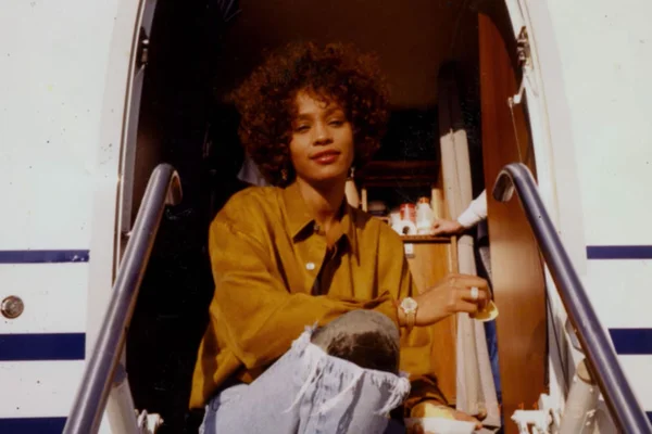 Cannes: documentário alega que Whitney Houston sofreu abuso sexual