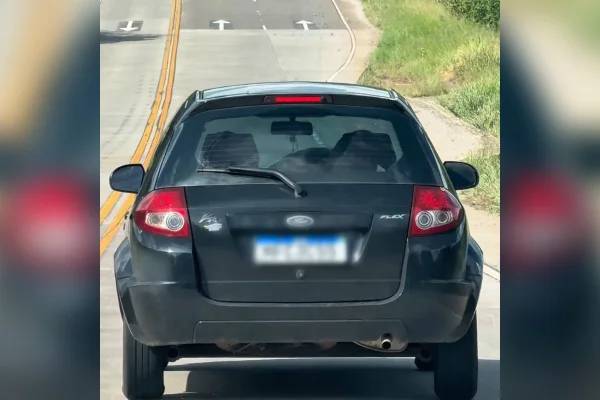 Motorista é flagrado fazendo sexo com mulher enquanto dirige em BR