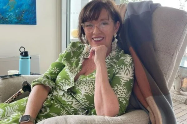 Ex-apresentadora australiana Fiona MacDonald