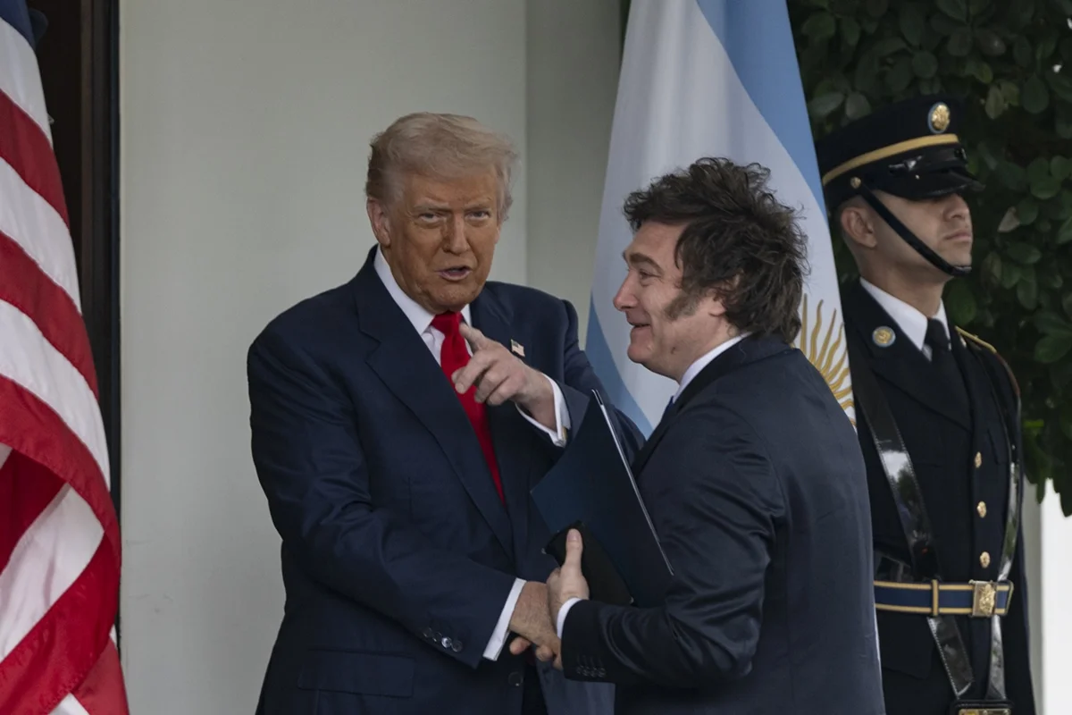 WASHINGTON DC, UNITED STATES - OCTOBER 14: United States President Donald Trump greets the President of Argentina Javier Milei at the White House in Washington DC , October 14, 2025. (Photo by Celal Gunes/Anadolu via Getty Images) WASHINGTON DC, UNITED STATES - OCTOBER 14: United States President Donald Trump greets the President of Argentina Javier Milei at the White House in Washington DC , October 14, 2025. (Photo by Celal Gunes/Anadolu via Getty Images)
