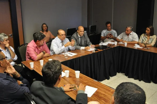 Ibaneis reúne aliados para definir nomes e regras para a transição