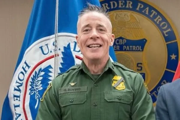 Imagem colorida mostra Gregory Bovino, comandante da Patrulha de Fronteira ligado às operações federais de imigração em Minneapolis - Metrópoles