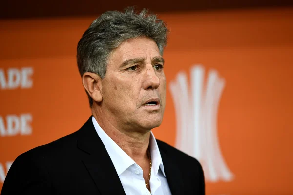 Renato Gaúcho fala de prejuízos com convocados e ironiza o líder Atlético-MG