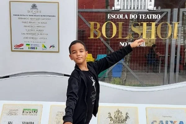 Menino é aprovado na Escola Bolshoi