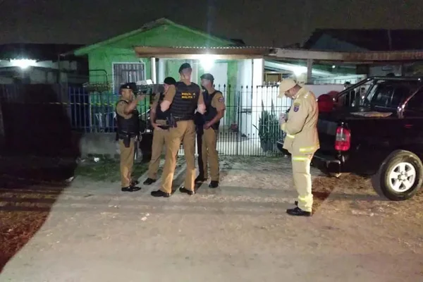 Filho mata pai e atira contra tio após discussão por apartamento no PR