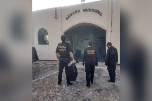 PF prende vereador e empresários por desvio de recursos do Fundeb