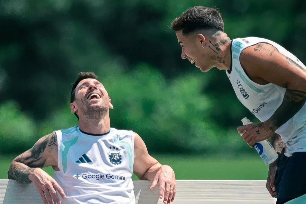 Enzo Fernández relembra sonho de jogar com Messi em carta de despedida - imagem 1 Enzo Fernández relembra sonho de jogar com Messi em carta de despedida - imagem 1