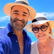 Ana Maria Braga e Fábio Arruda posam juntos para as redes sociais