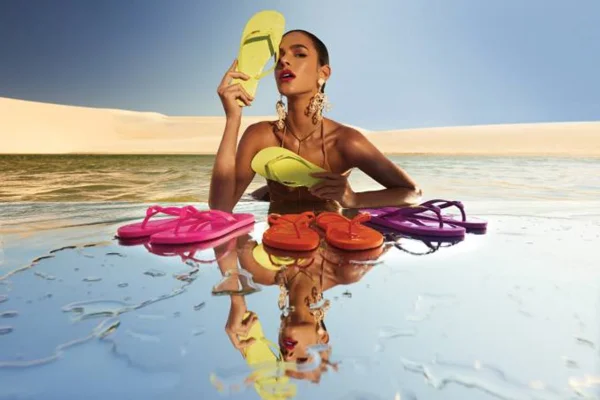 Bruna Marquezine em campanha da Arezzo