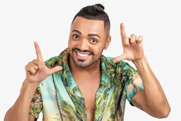 Tirullipa é convidado para “festa liberal” após assédio na Farofa