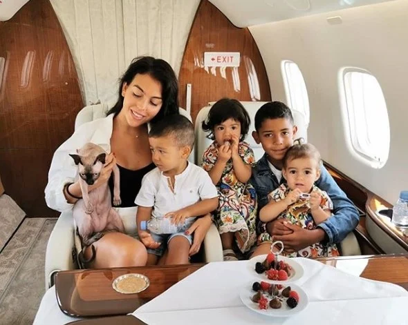 Apresentador “crava” data de casamento de Cristiano Ronaldo e Georgina - destaque galeria Apresentador “crava” data de casamento de Cristiano Ronaldo e Georgina - destaque galeria