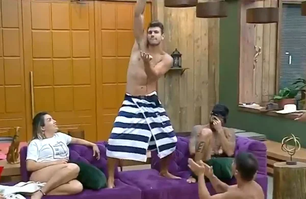 A Fazenda. Diego se irrita em brincadeira: “Passa o pau no Jorge” - destaque galeria A Fazenda. Diego se irrita em brincadeira: “Passa o pau no Jorge” - destaque galeria