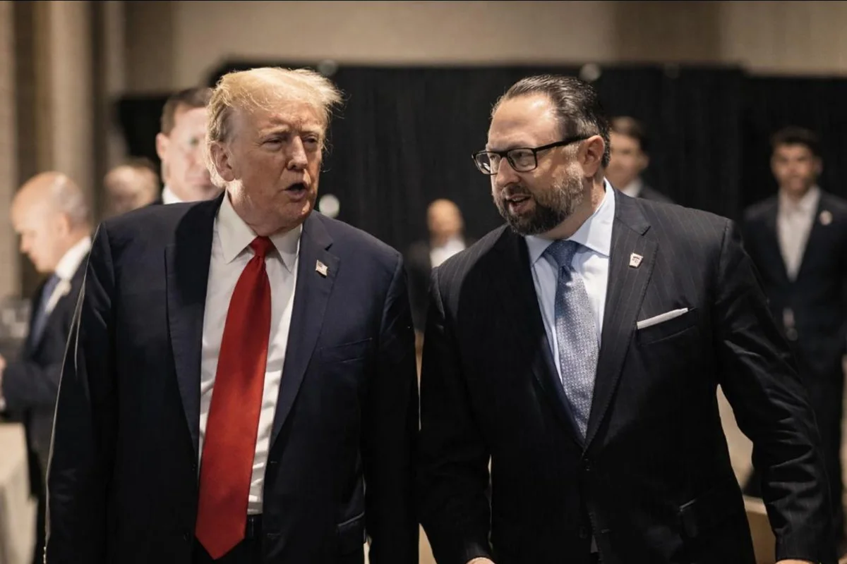 Aliado de Trump declara apoio à candidatura de influencer bolsonarista