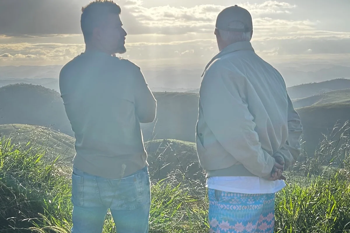 Bruno Galiasso e Paulo César Marques são clicados em momento descontraído Bruno Galiasso e Paulo César Marques são clicados em momento descontraído