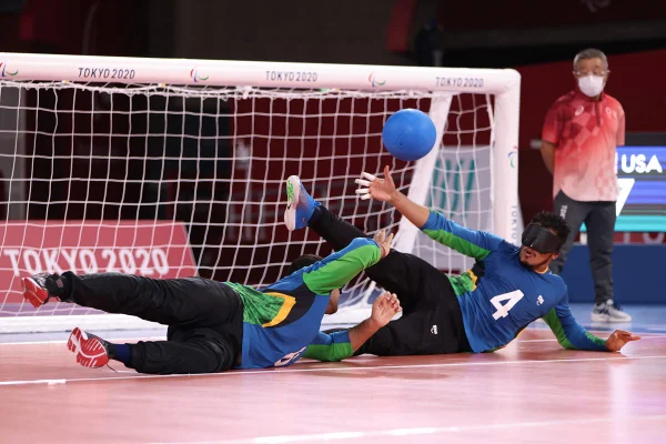 Brasiliense Leomon brilha e garante o Brasil nas quartas do Goalball