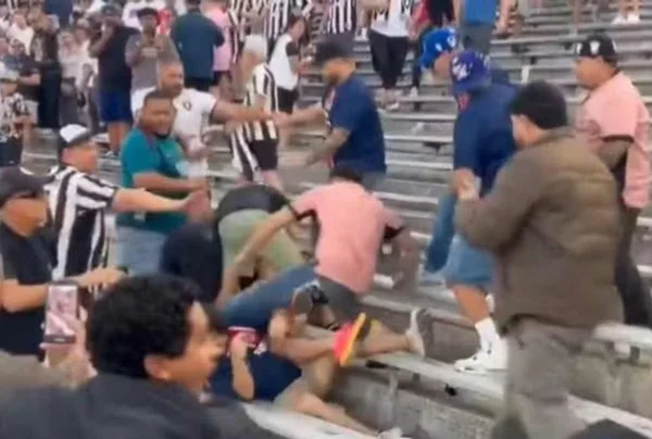 Imagem da briga entre torcedores do Botafogo e PSG - Metrópoles