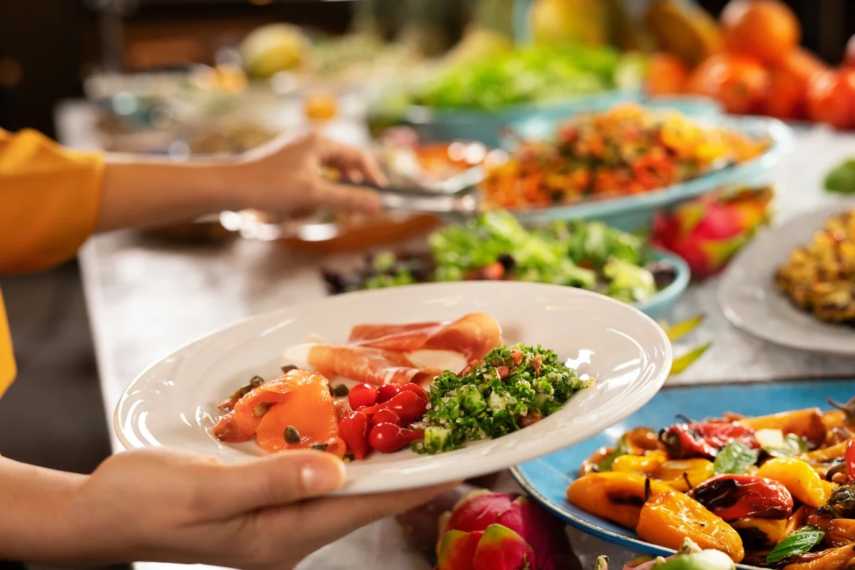 19 dos principais cortes da casa, mais de 40 opções de guarnições na mesa de salada 19 dos principais cortes da casa, mais de 40 opções de guarnições na mesa de salada