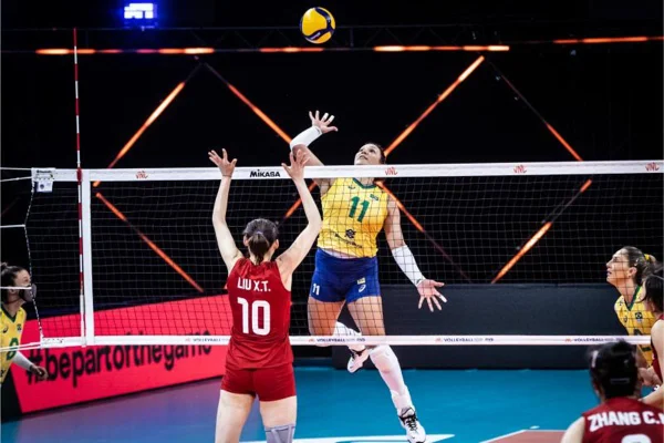 Seleção feminina de vôlei perde para China