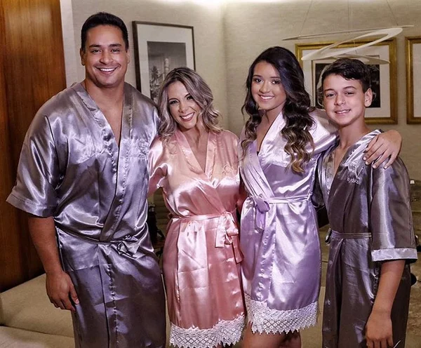 Filha de Xanddy e Carla Perez canta e surpreende em sua festa