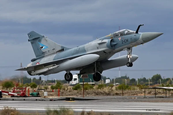 imagem colorida mirage 2000