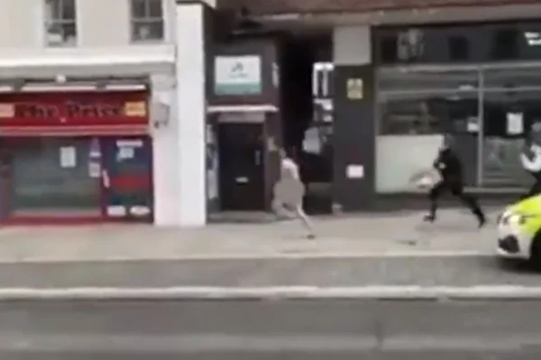 Homem corre nu em Londres