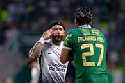 Uma briga generalizada ocorreu durante a partida Uma briga generalizada ocorreu durante a partida