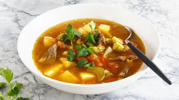 Sopa de carne com legumes