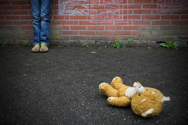 Pai é condenado a 70 anos de prisão por abusar da filha adolescente