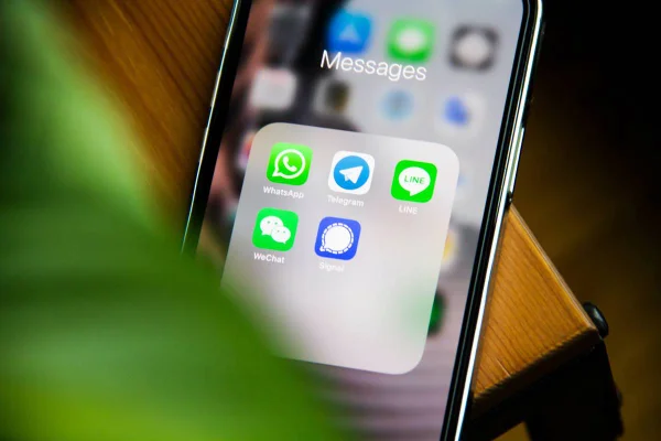 WhatsApp e Telegram não podem mais ser usados por soldados suíços
